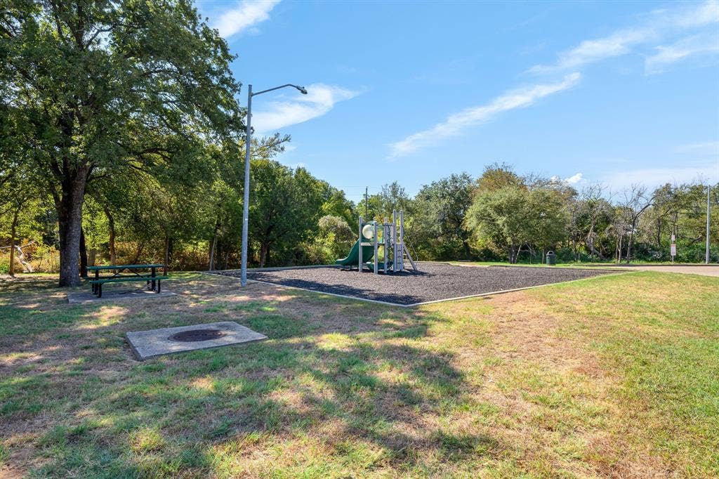 305 Donna Circle, Granbury, TX 76049 305 Donna Circle, Granbury, TX 76049