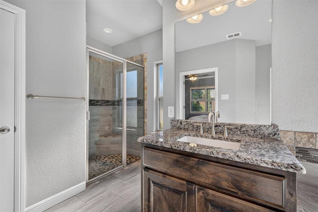 305 Donna Circle, Granbury, TX 76049 305 Donna Circle, Granbury, TX 76049