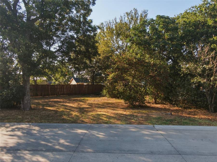 Property photo for 104 N Getzendaner Street, Waxahachie, TX