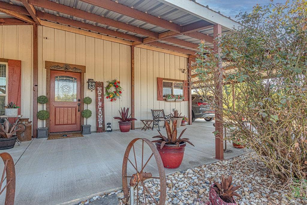 4129 County Road 4111, Campbell, TX 75422 Front porch