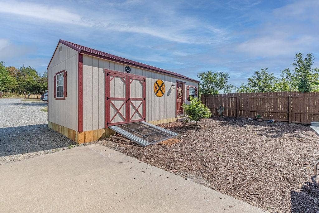 4129 County Road 4111, Campbell, TX 75422 Third storage building with electric, heat and air.