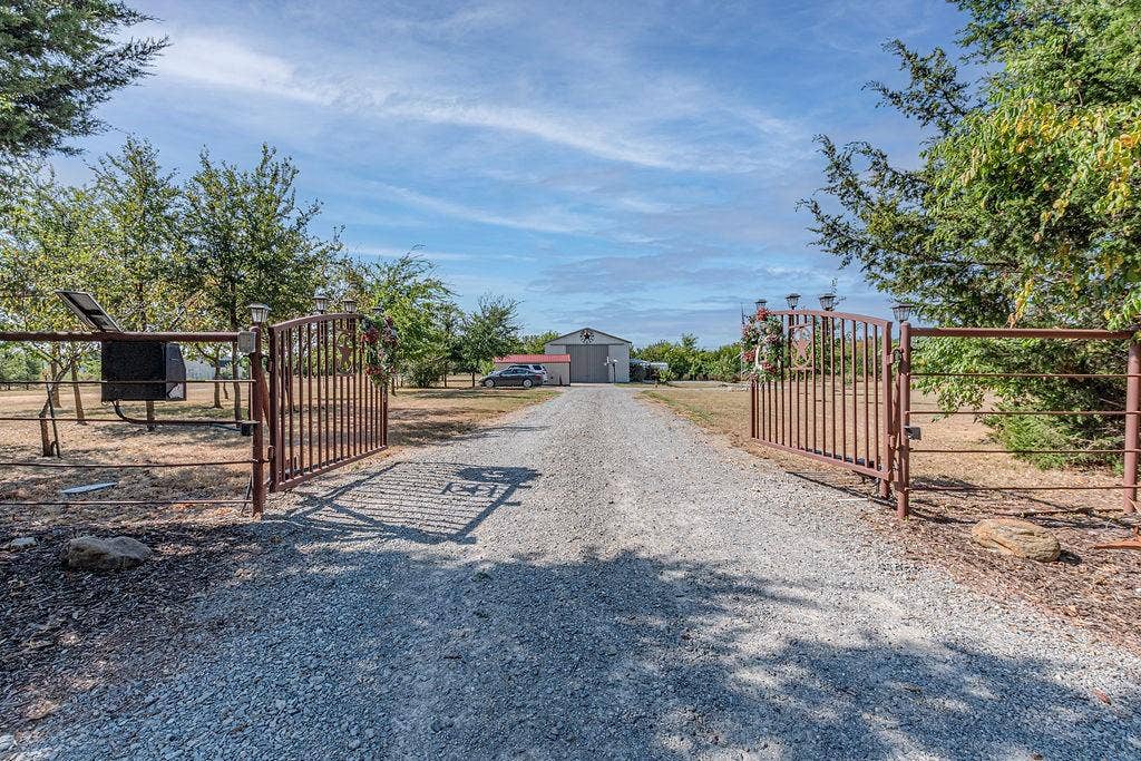 4129 County Road 4111, Campbell, TX 75422 Front gate