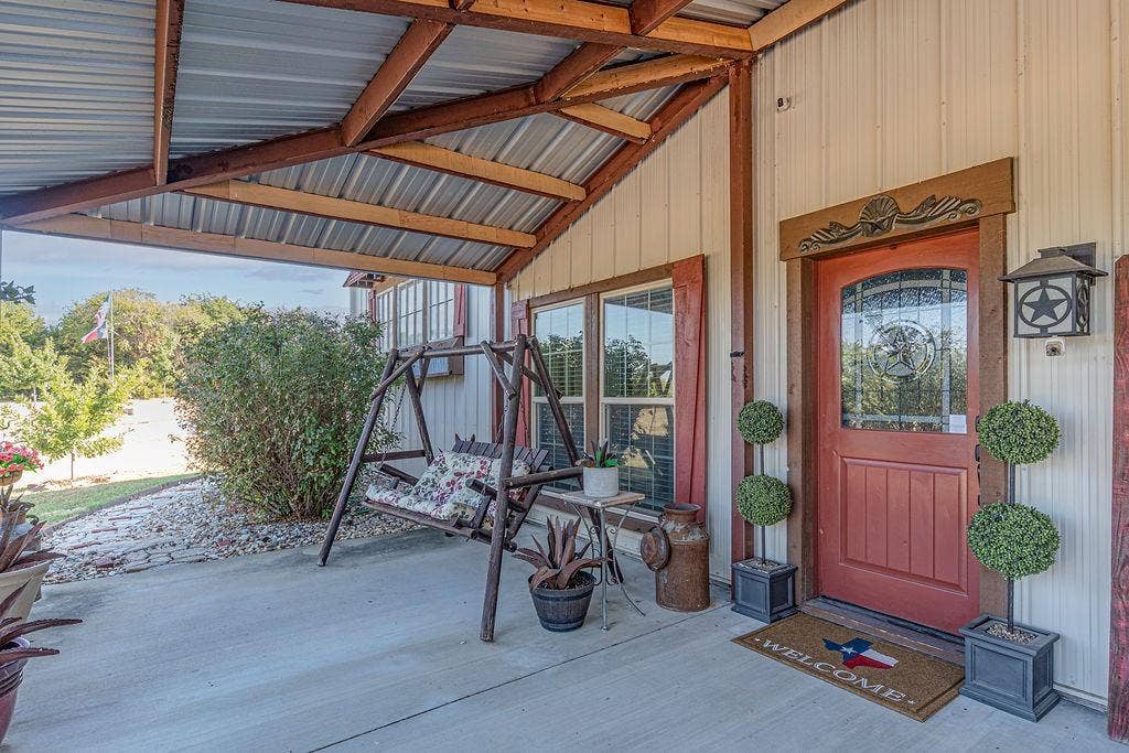 4129 County Road 4111, Campbell, TX 75422 Front porch