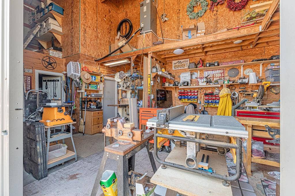 4129 County Road 4111, Campbell, TX 75422 Barndo workshop with loft storage