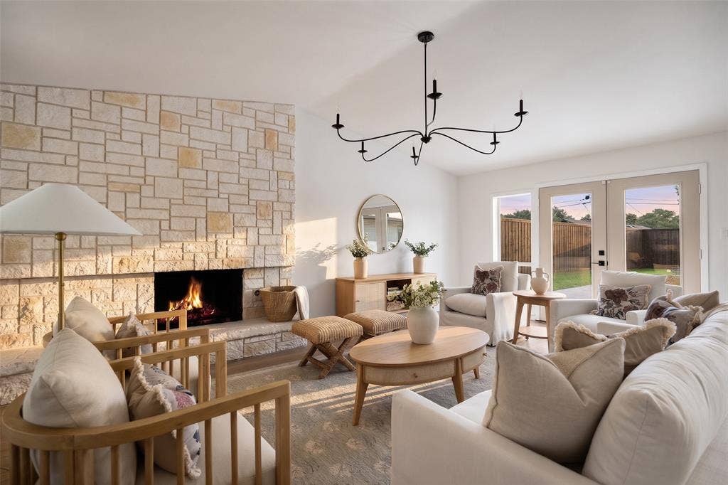3856 Antigua Drive, Dallas, TX 75244 3856 Antigua Drive, Dallas, TX 75244