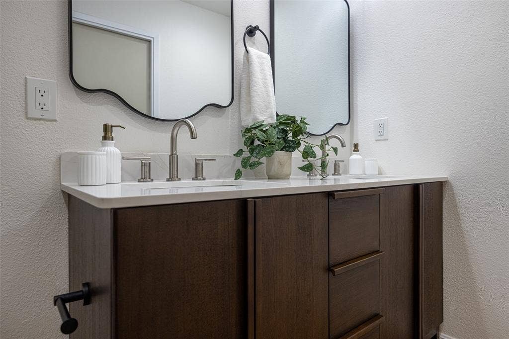 3856 Antigua Drive, Dallas, TX 75244 3856 Antigua Drive, Dallas, TX 75244