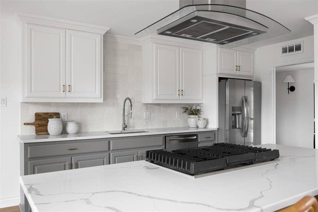 3856 Antigua Drive, Dallas, TX 75244 3856 Antigua Drive, Dallas, TX 75244