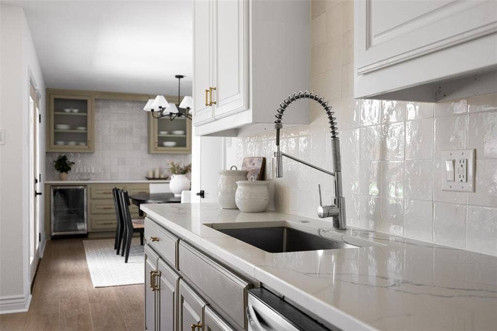 3856 Antigua Drive, Dallas, TX 75244 3856 Antigua Drive, Dallas, TX 75244