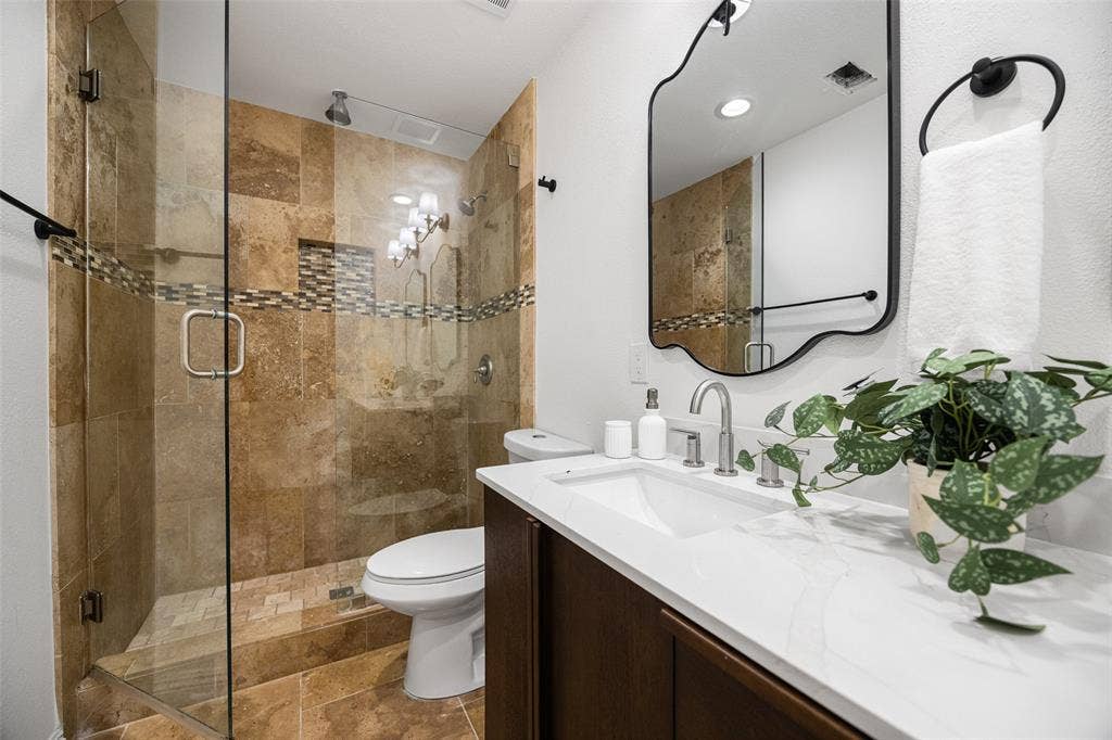 3856 Antigua Drive, Dallas, TX 75244 3856 Antigua Drive, Dallas, TX 75244