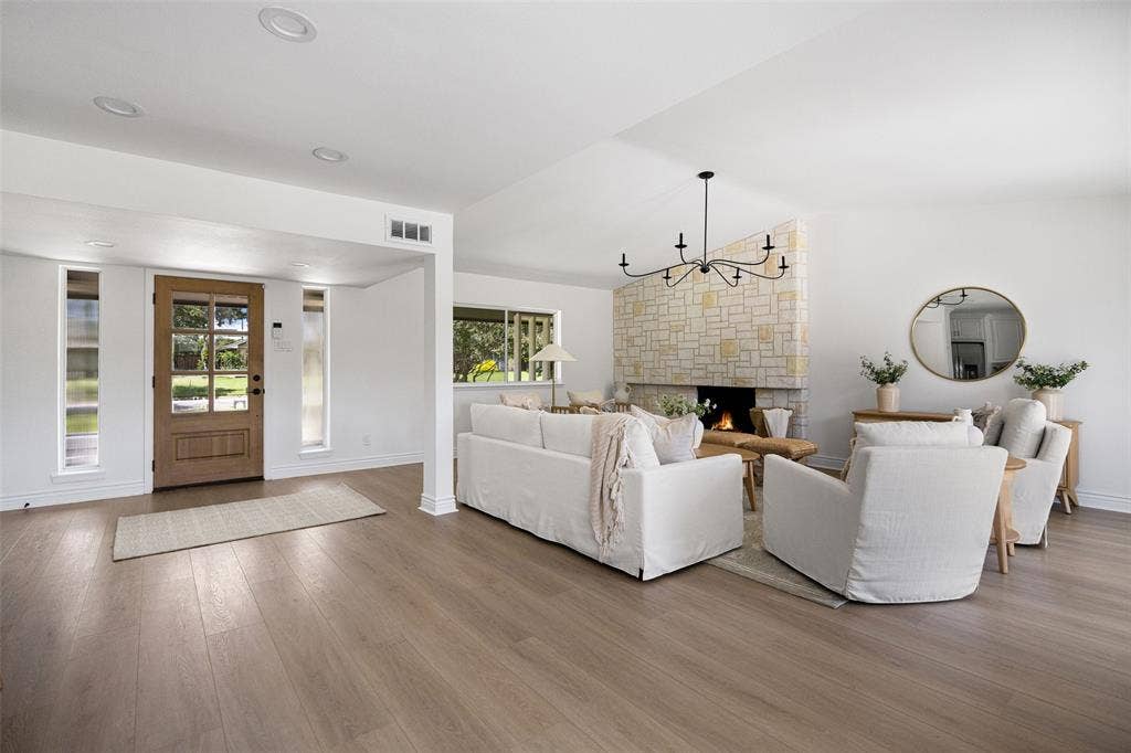 3856 Antigua Drive, Dallas, TX 75244 3856 Antigua Drive, Dallas, TX 75244
