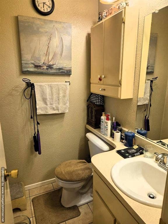 709 Shorecrest Drive, Garland, TX 75040 Primary Half Bath