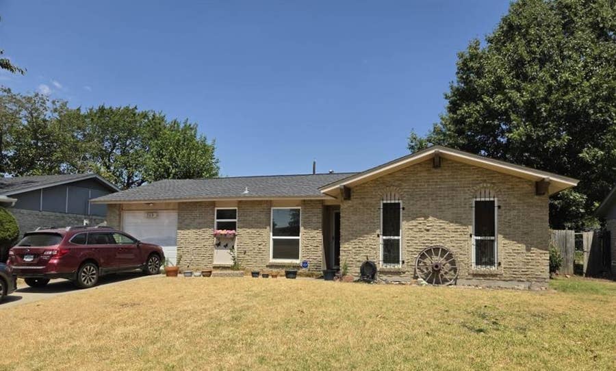Property photo for 709 Shorecrest Drive, Garland, TX