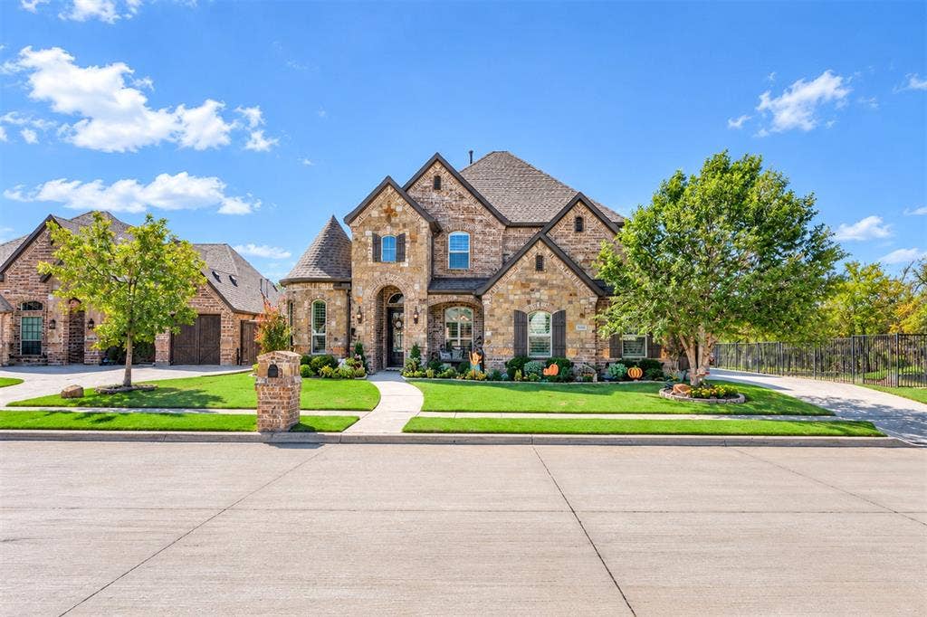 9100 Northampton Drive, North Richland Hills, TX 76182