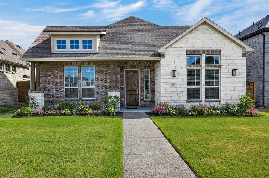 Property photo for 1820 Acorn Creek Circle, Mesquite, TX