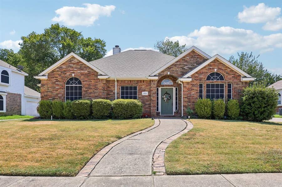 Property photo for 204 Sherwood Drive, Murphy, TX