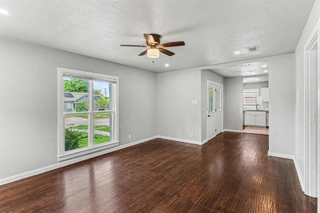 1108 E Robert Street, Fort Worth, TX 76104 1108 E Robert Street, Fort Worth, TX 76104