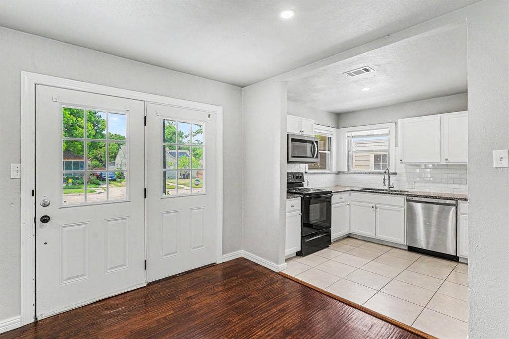 1108 E Robert Street, Fort Worth, TX 76104 1108 E Robert Street, Fort Worth, TX 76104