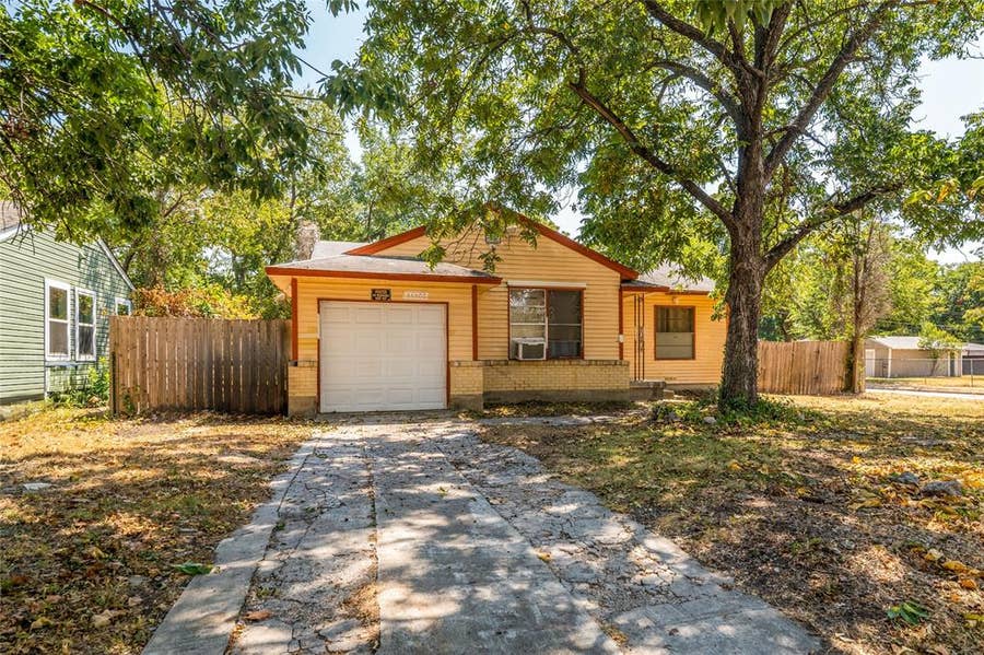 Property photo for 11102 Barbarosa Drive, Dallas, TX