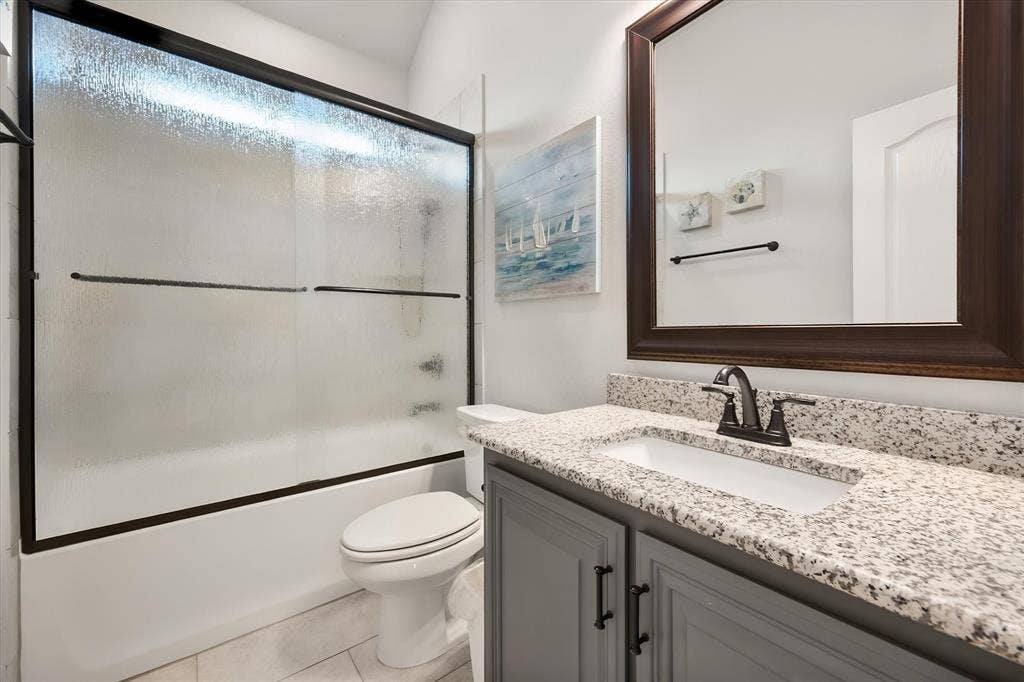 2442 Turning Leaf Lane, Midlothian, TX 76065 Full size bathroom for shared bedrooms