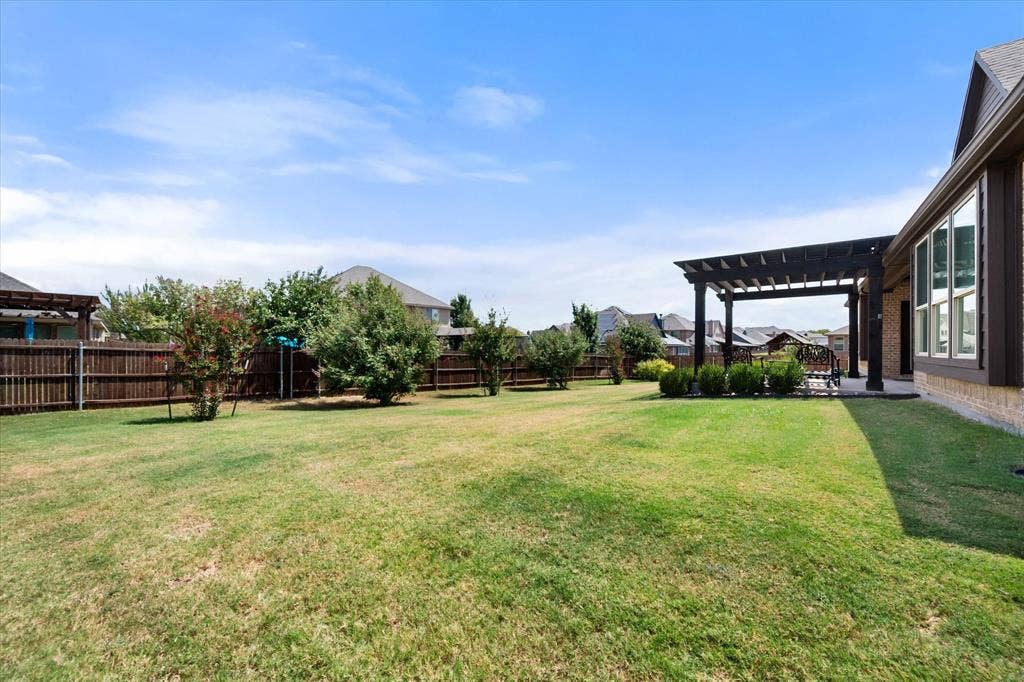 2442 Turning Leaf Lane, Midlothian, TX 76065 Large backyard