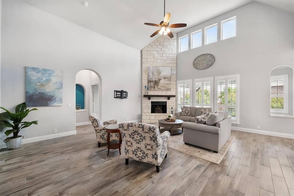 2442 Turning Leaf Lane, Midlothian, TX 76065 Oversized living area with plenty of room for oversized furniture