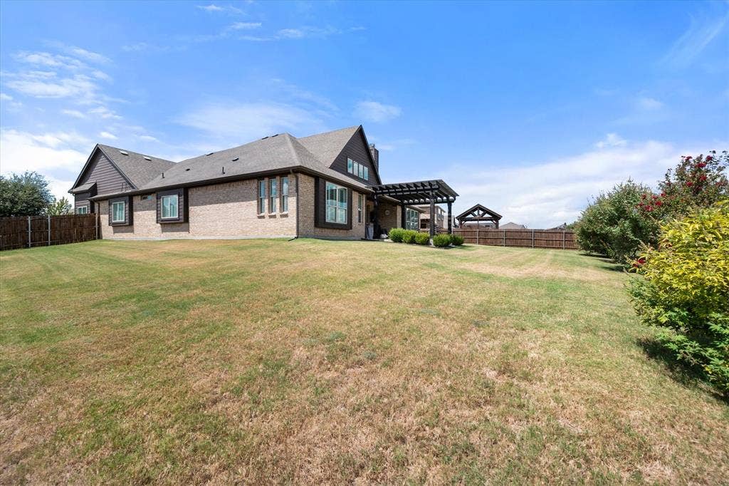 2442 Turning Leaf Lane, Midlothian, TX 76065 Side yard on corner side