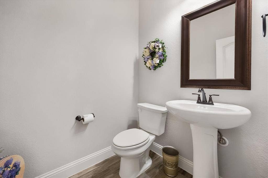 2442 Turning Leaf Lane, Midlothian, TX 76065 Half bathroom