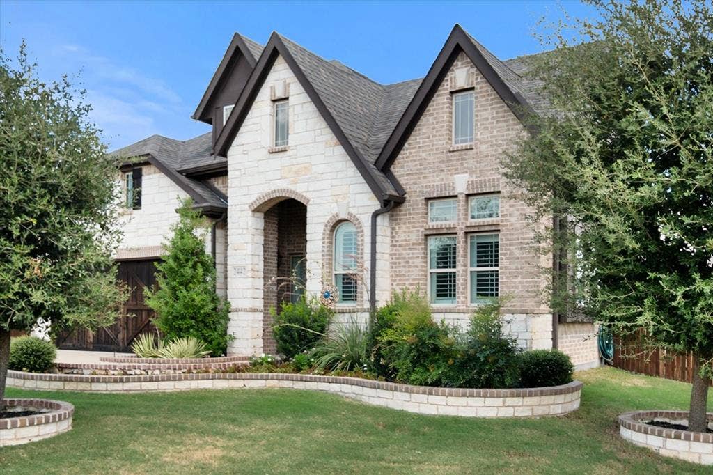 2442 Turning Leaf Lane, Midlothian, TX 76065 Nice corner lot on over a third of an acreage