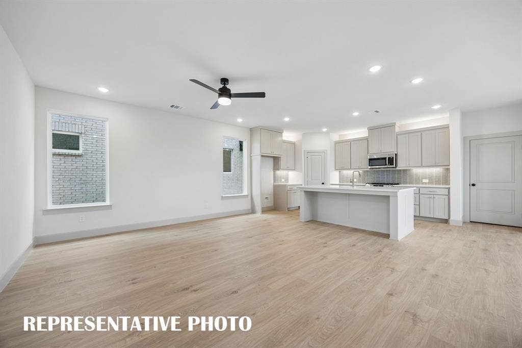 4608 Reveille Drive, McKinney, TX 75071 Our open concept Remy plan was designed for entertaining! REPRESENTATIVE PHOTO