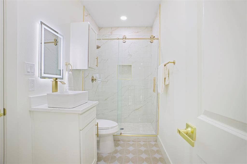 2nd floor bath