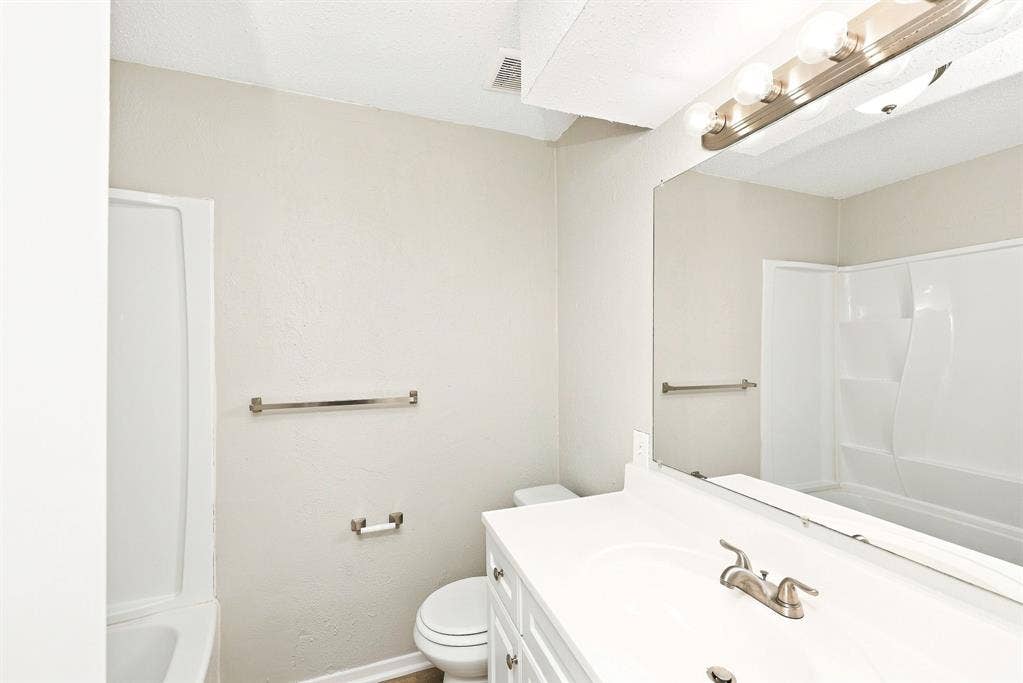 2718 Oakmont Drive, Lancaster, TX 75134