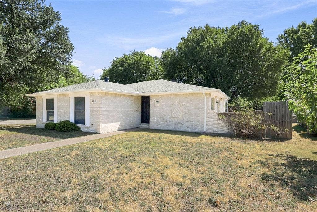 2718 Oakmont Drive, Lancaster, TX 75134