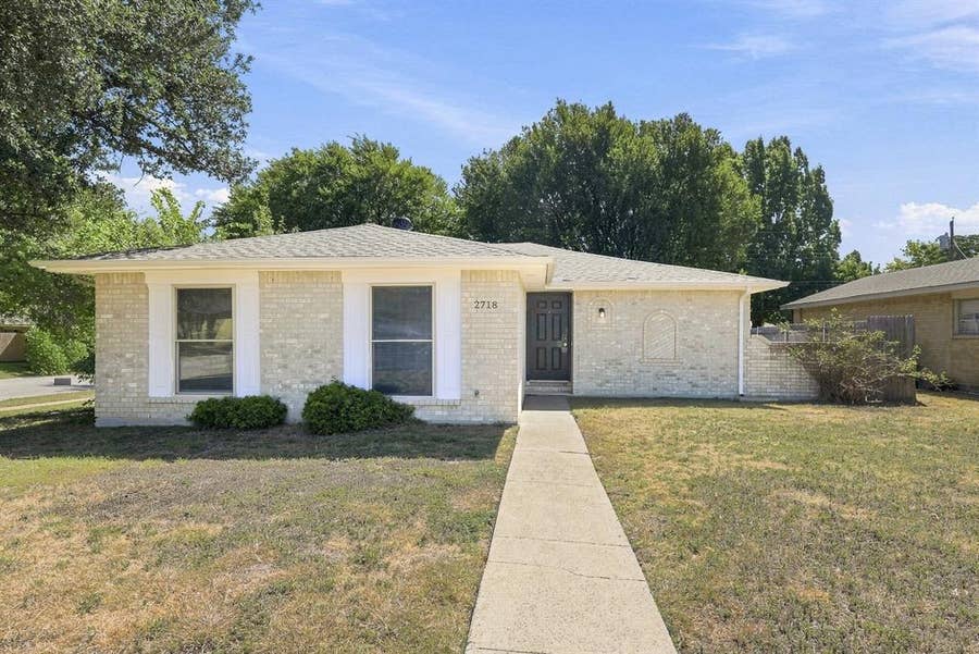 Property photo for 2718 Oakmont Drive, Lancaster, TX