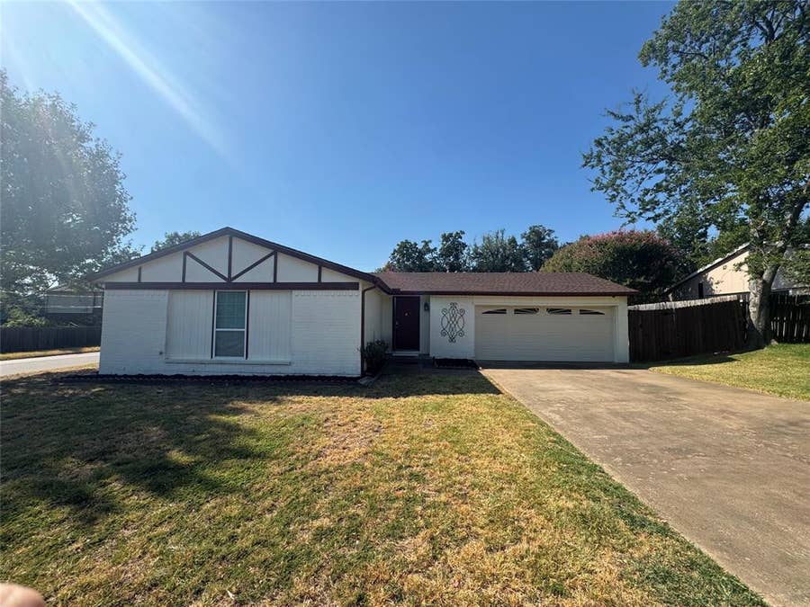 Property photo for 4900 French Wood Drive, Arlington, TX