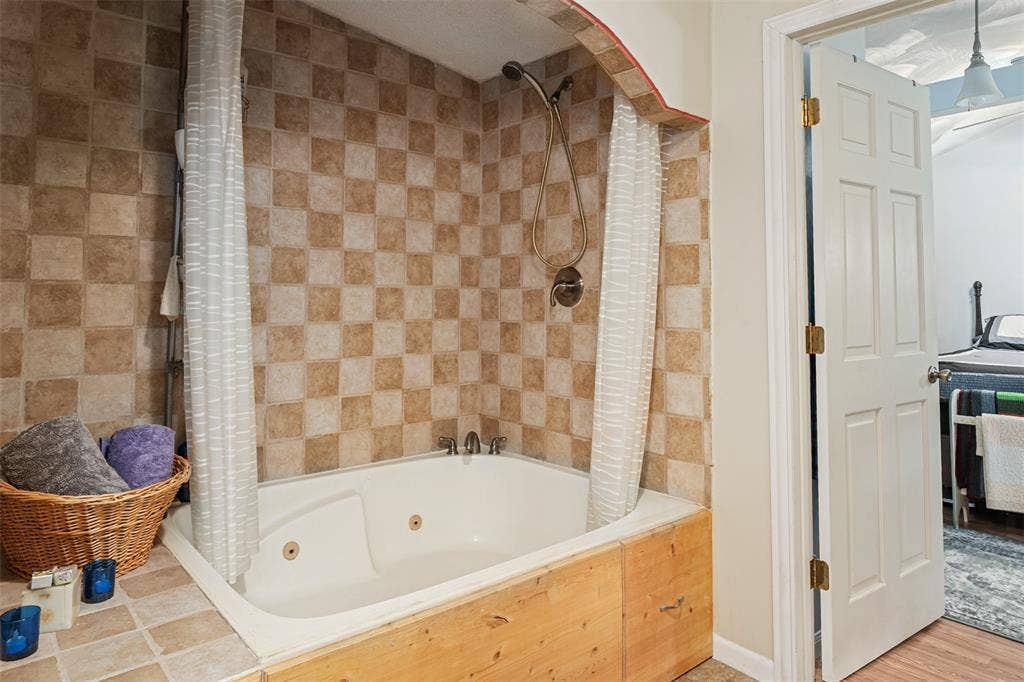 Primary bath