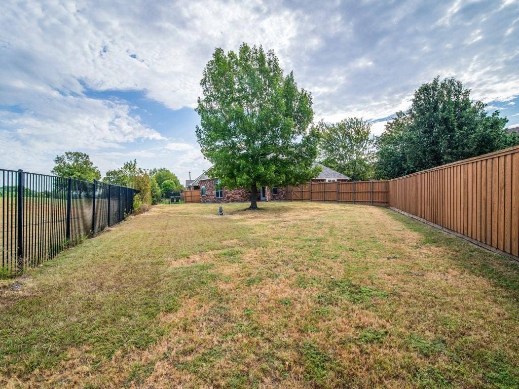 9421 Links Fairway Drive, Rowlett, TX 75089 9421 Links Fairway Drive, Rowlett, TX 75089