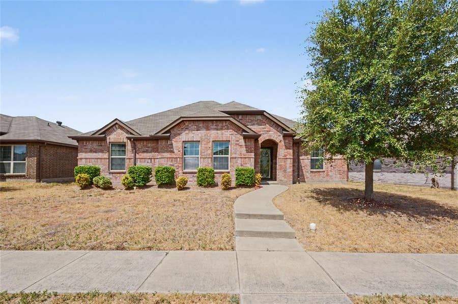 Property photo for 2126 Fair Weather Drive, Lancaster, TX