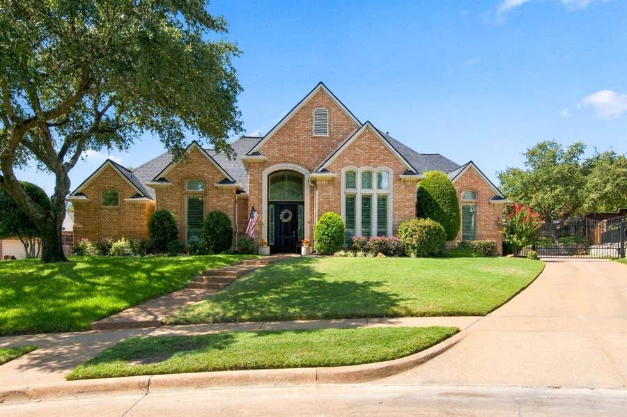 Property photo for 4103 Somerset Court, Grapevine, TX