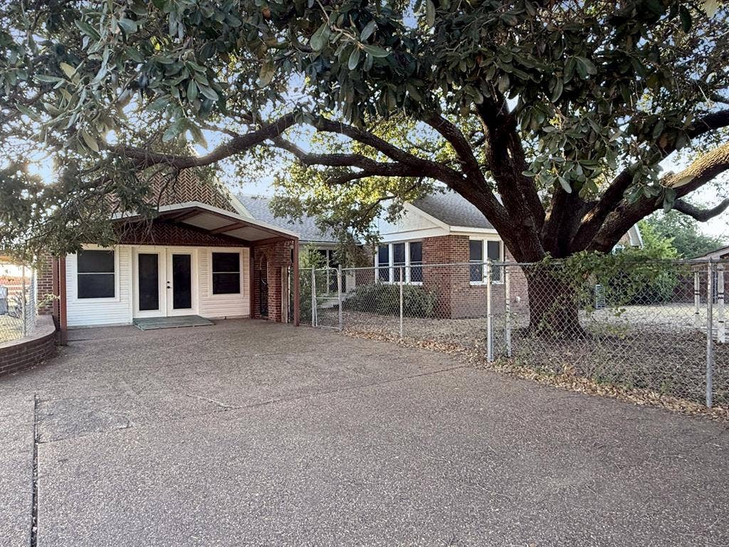 2405 Texan Drive, Haslet, TX 76052