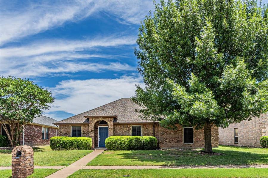 Property photo for 108 Oak Hollow Lane, Red Oak, TX