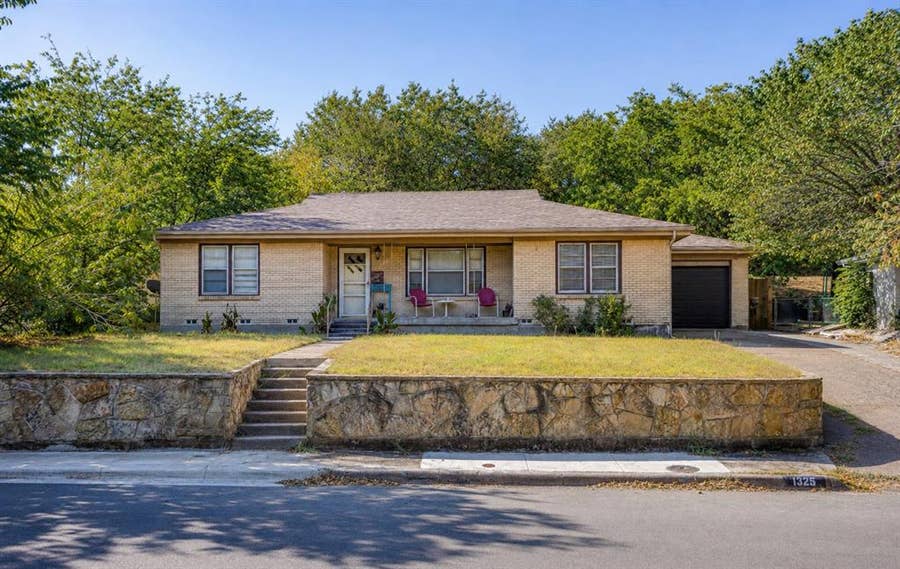 Property photo for 1325 W Water Street, Weatherford, TX