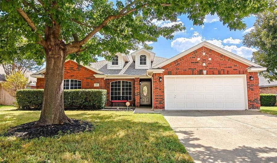 Property photo for 557 Willowview Drive, Saginaw, TX