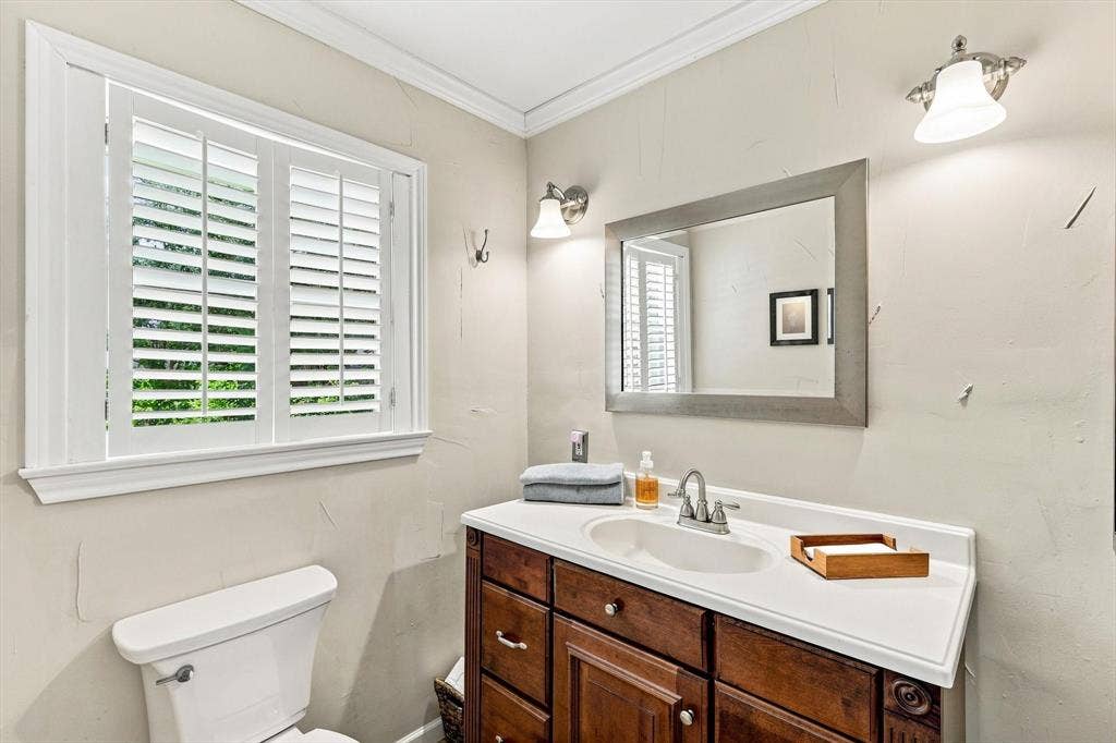 3509 Waldorf Drive, Dallas, TX 75229 3509 Waldorf Drive, Dallas, TX 75229