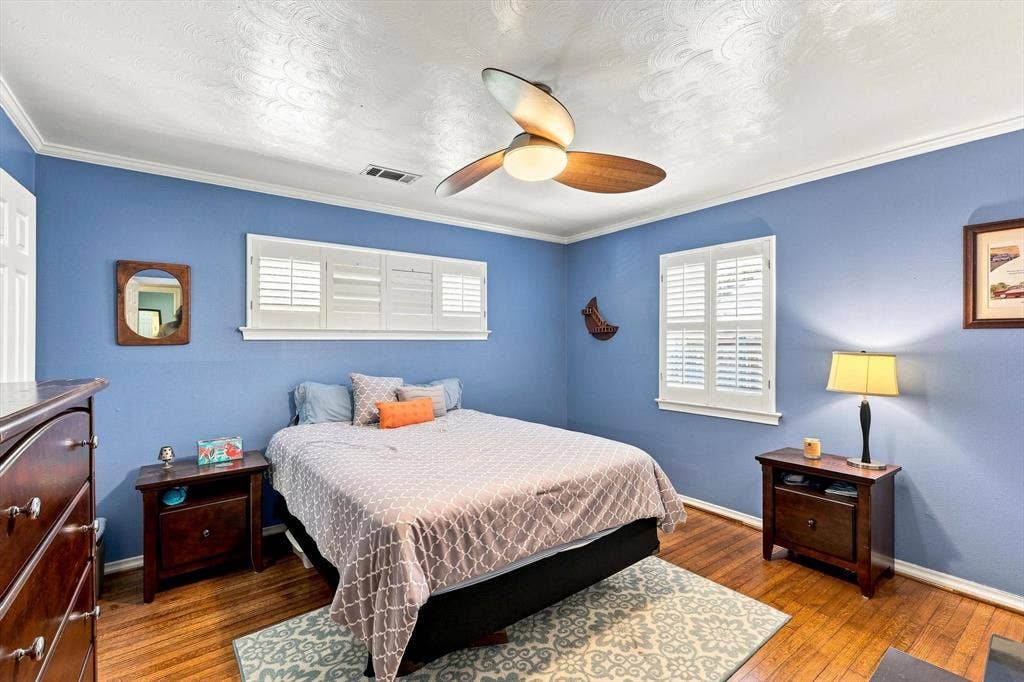 3509 Waldorf Drive, Dallas, TX 75229 3509 Waldorf Drive, Dallas, TX 75229
