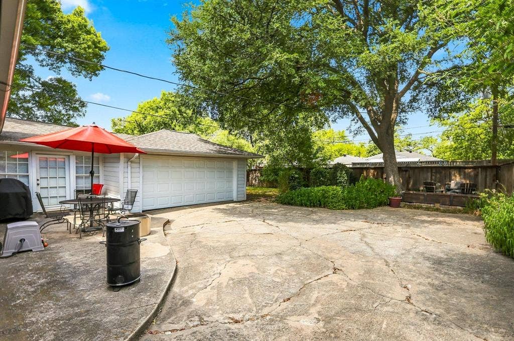 3509 Waldorf Drive, Dallas, TX 75229 3509 Waldorf Drive, Dallas, TX 75229