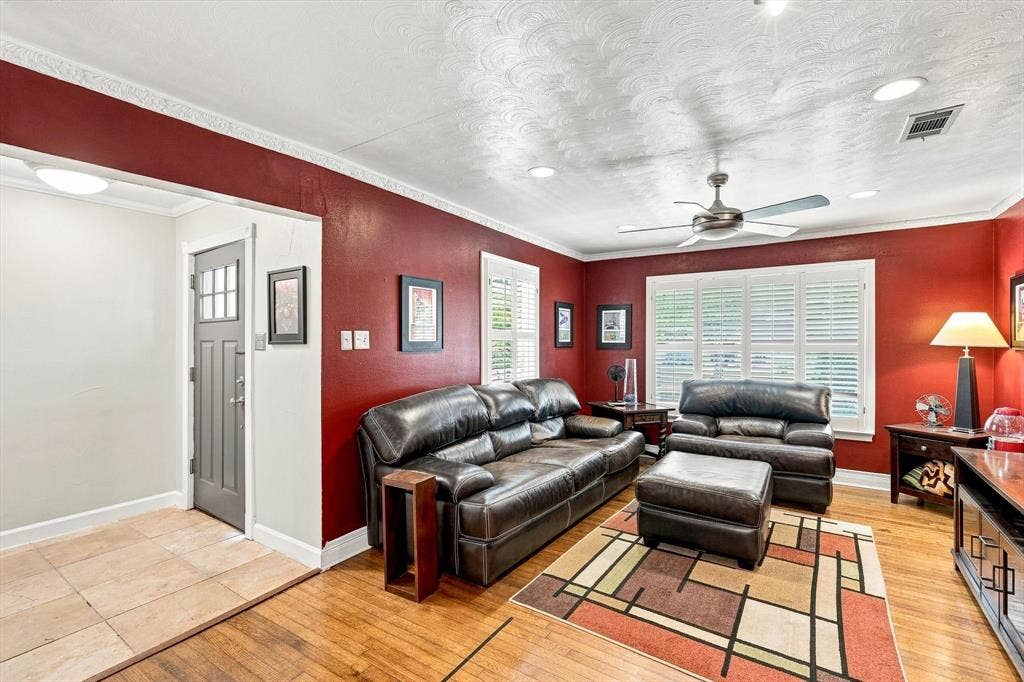 3509 Waldorf Drive, Dallas, TX 75229 3509 Waldorf Drive, Dallas, TX 75229