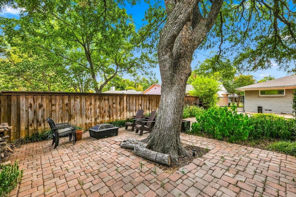 3509 Waldorf Drive, Dallas, TX 75229 3509 Waldorf Drive, Dallas, TX 75229