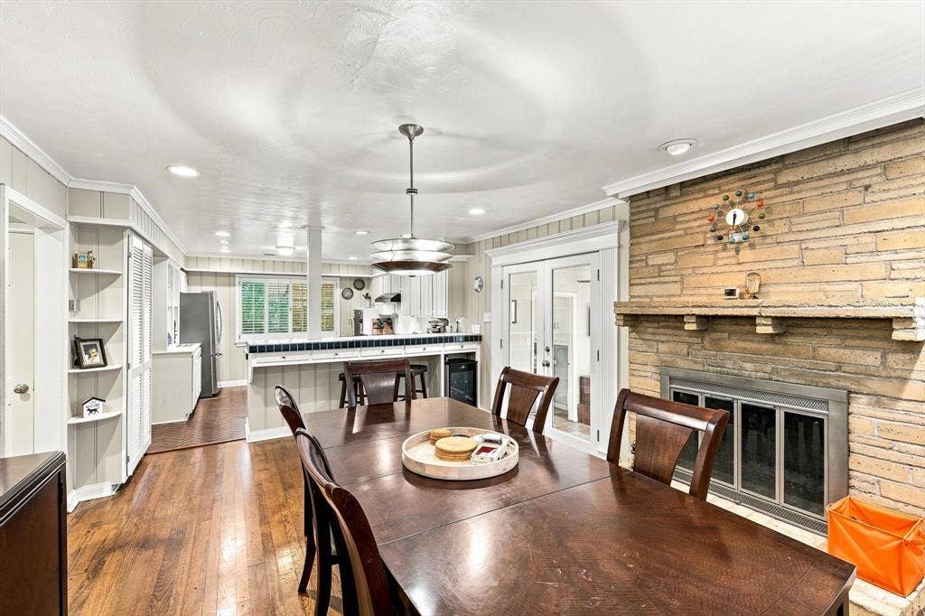 3509 Waldorf Drive, Dallas, TX 75229 3509 Waldorf Drive, Dallas, TX 75229