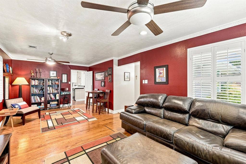 3509 Waldorf Drive, Dallas, TX 75229 3509 Waldorf Drive, Dallas, TX 75229