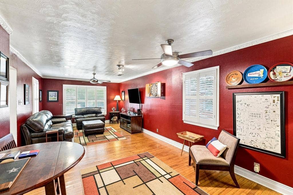 3509 Waldorf Drive, Dallas, TX 75229 3509 Waldorf Drive, Dallas, TX 75229